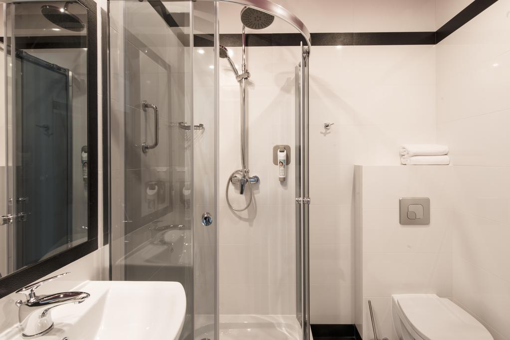 Ibis Styles Gniezno Stare Miasto Exterior photo